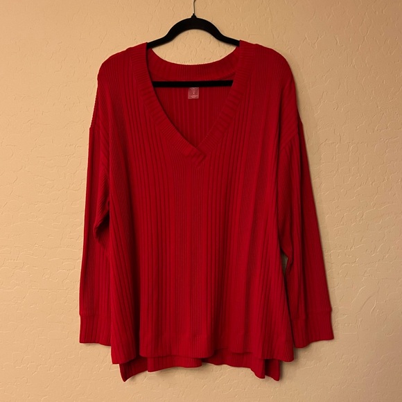 St. Johnβs Bay Woman Red Ribbed Knit l/s V/Neck Top - Picture 8 of 10
